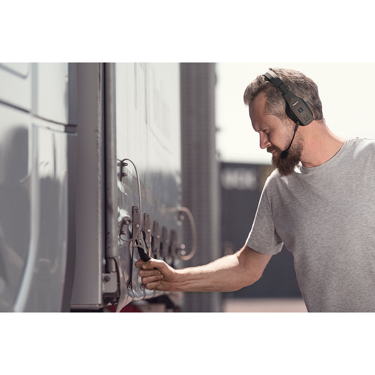BlueParrott B550-XT voice-controlled Bluetooth trucker headset - view 7